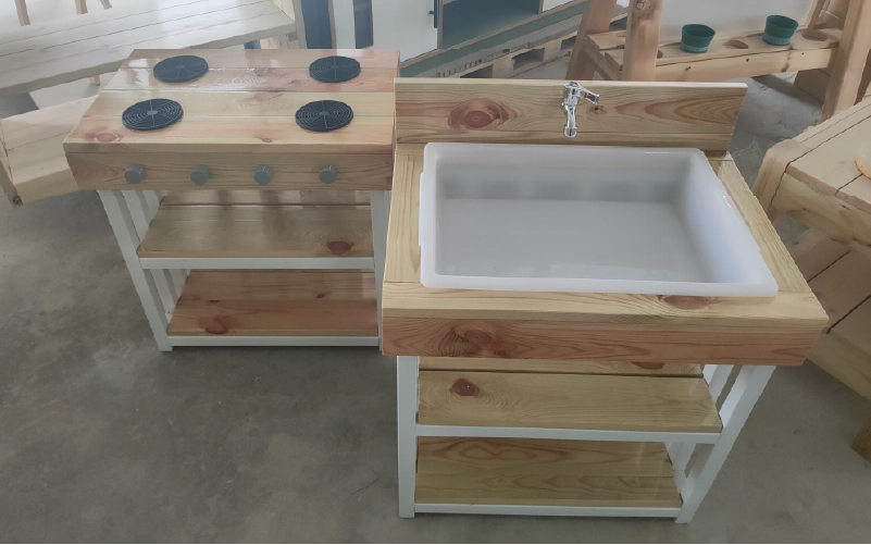 outdoor-mud-kitchen-assembly